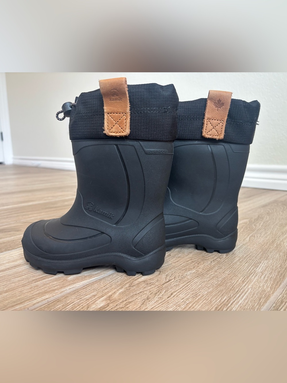 Kamik Snobuster Kids Black Waterproof Snow Boot with Drawstring Collar Size 9